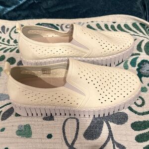Ilse Jacobsen Cream Slip-On Sneakers comfortable walking shoes